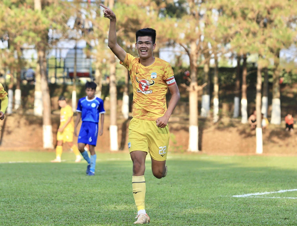 HLV Kim Sang-sik Quyết Định Gây Chú Ý